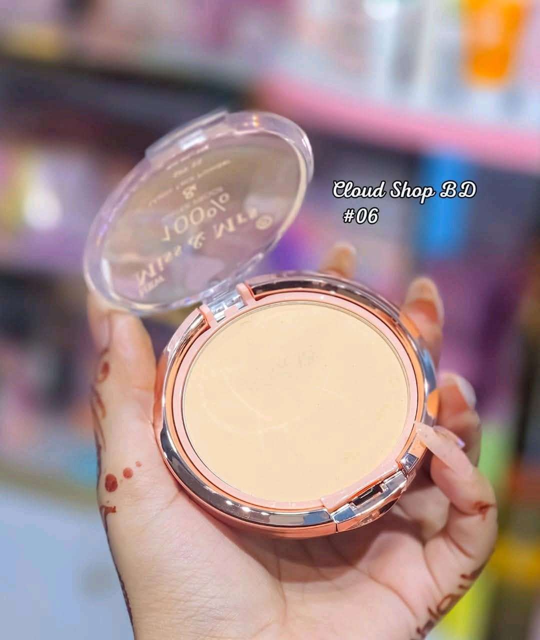 Miss & Mrs Full Coverage Compact Powder